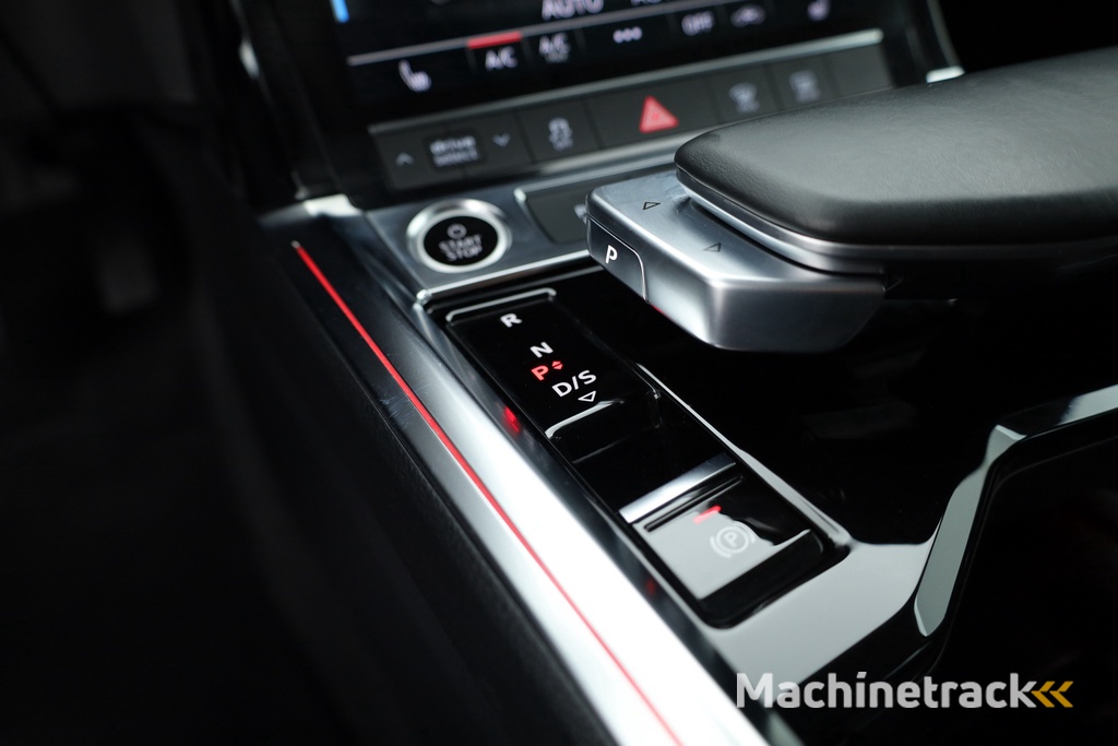 Audi e-tron Sportback 55 quattro S Line 95 kWh | HUD | 360cam | Adapt. Cruise | 21'' | Luchtvering | Stoelverw. |