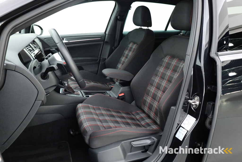 Volkswagen Golf 2.0 TSI GTI Performance | Digi. Dashboard | 18'' | Apple CarPlay | Camera | Adapt. Cruise | Stoelverw.