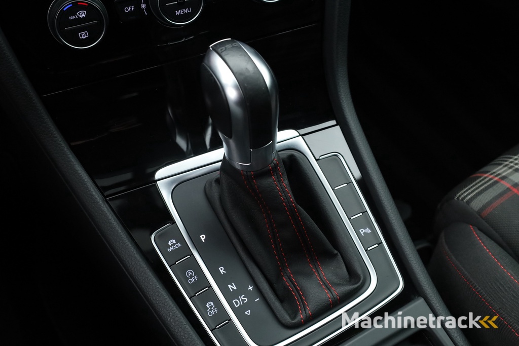 Volkswagen Golf 2.0 TSI GTI Performance | Digi. Dashboard | 18'' | Apple CarPlay | Camera | Adapt. Cruise | Stoelverw.