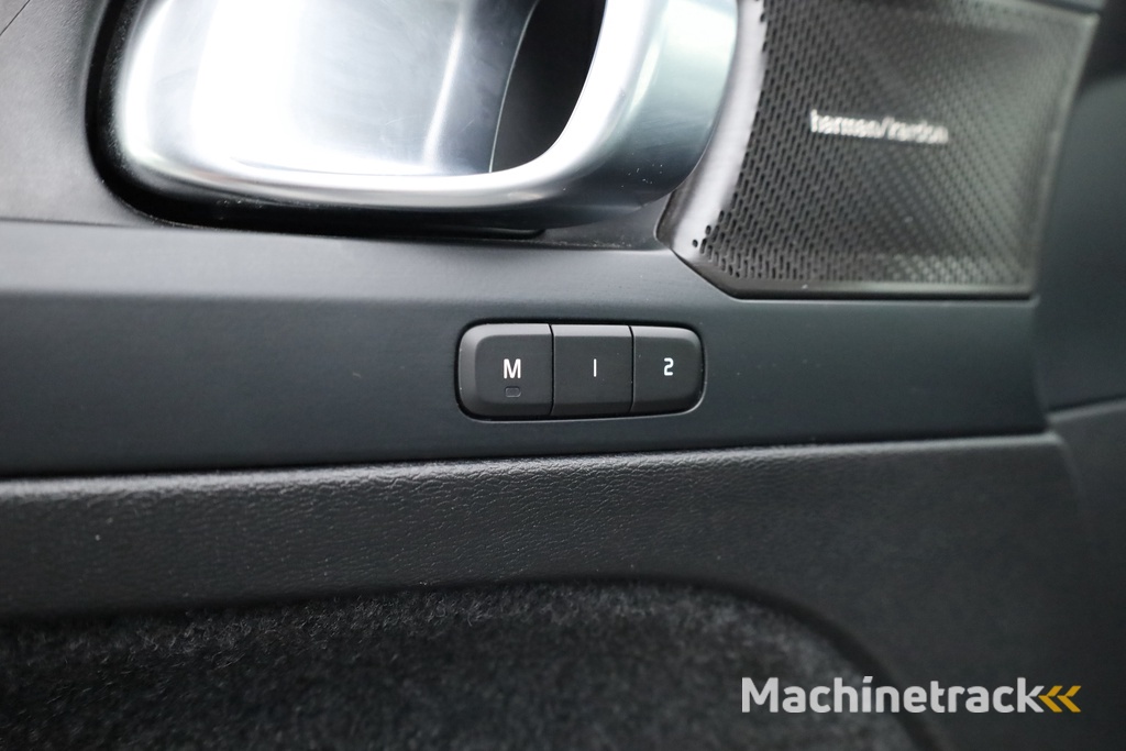 Volvo XC40 T5 Plug-in hybrid Plus Bright | Pilot Assist | Harman Kardon | Leder | 20'' | Camera | Stoel- Stuurverw.