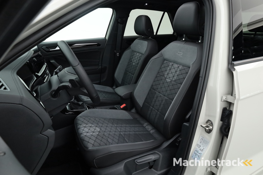 Volkswagen T-Roc 1.5 TSI R-Line Black Style | Pano | Afn. Trekhaak | IQ. Light | 19'' | Camera | Keyless | Adapt. Cruise