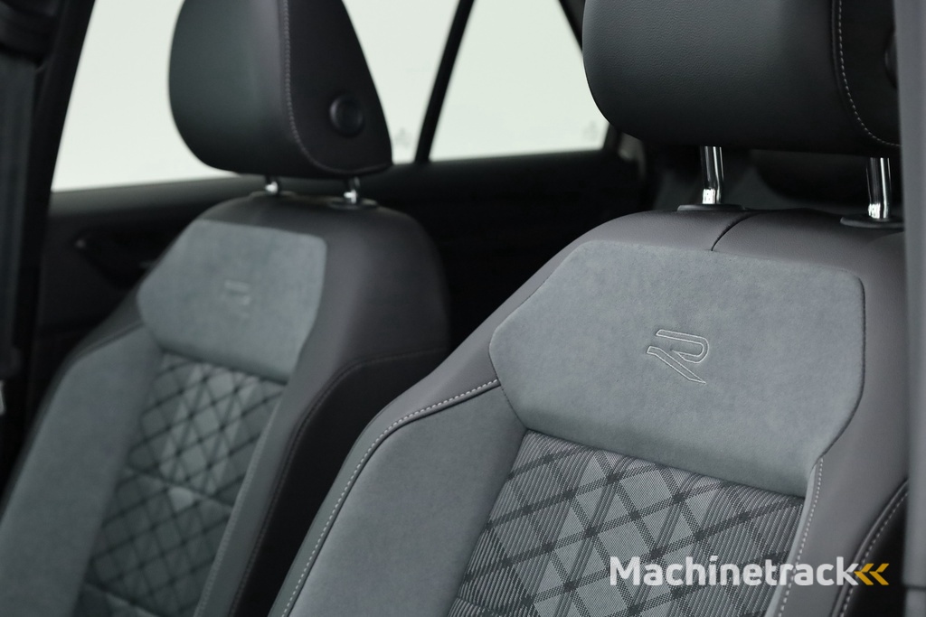 Volkswagen T-Roc 1.5 TSI R-Line Black Style | Pano | Afn. Trekhaak | IQ. Light | 19'' | Camera | Keyless | Adapt. Cruise