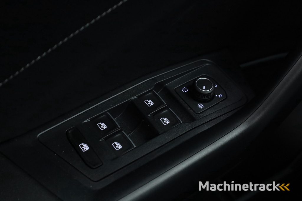 Volkswagen T-Roc 1.5 TSI R-Line Black Style | Pano | Afn. Trekhaak | IQ. Light | 19'' | Camera | Keyless | Adapt. Cruise