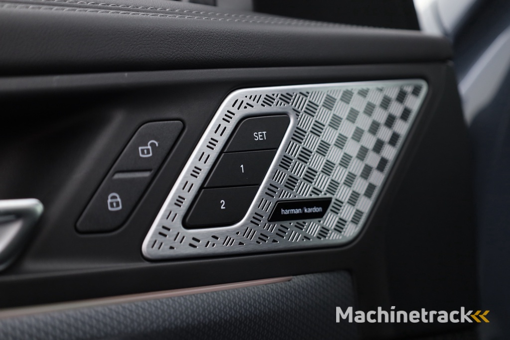 BMW X1 xDrive30e M Sport | Adapt. Cruise | H&K | Massage | Elek. Trekhaak | Pano | HUD | 360cam