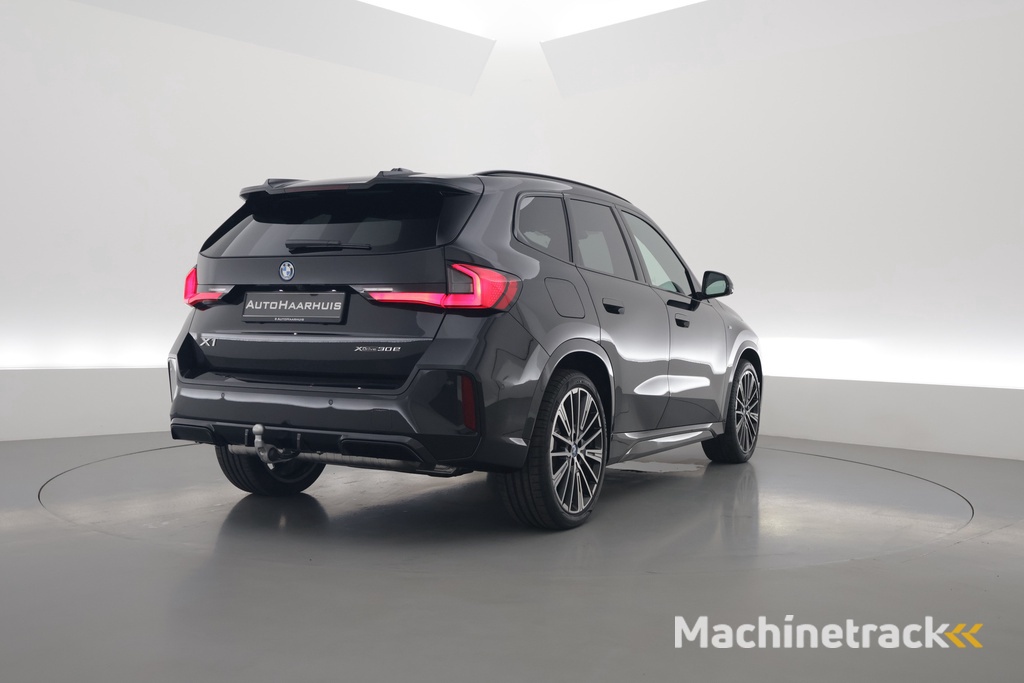 BMW X1 xDrive30e M Sport | Pano | HUD | 360cam | H&K | Elek. Stoelen | Adapt. Cruise | 20''