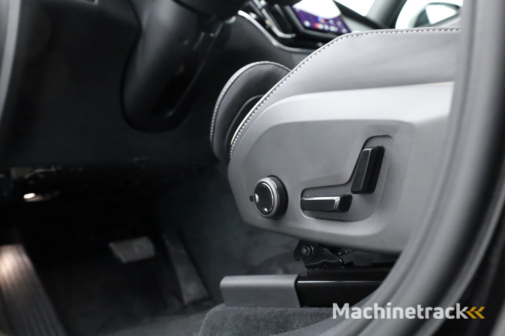 Volvo XC60 T6 Plug-in hybrid Ultra Black Edition | Facelift | Pano | HUD | 360cam | Harman Kardon | Memory seats | Pilot Assist |