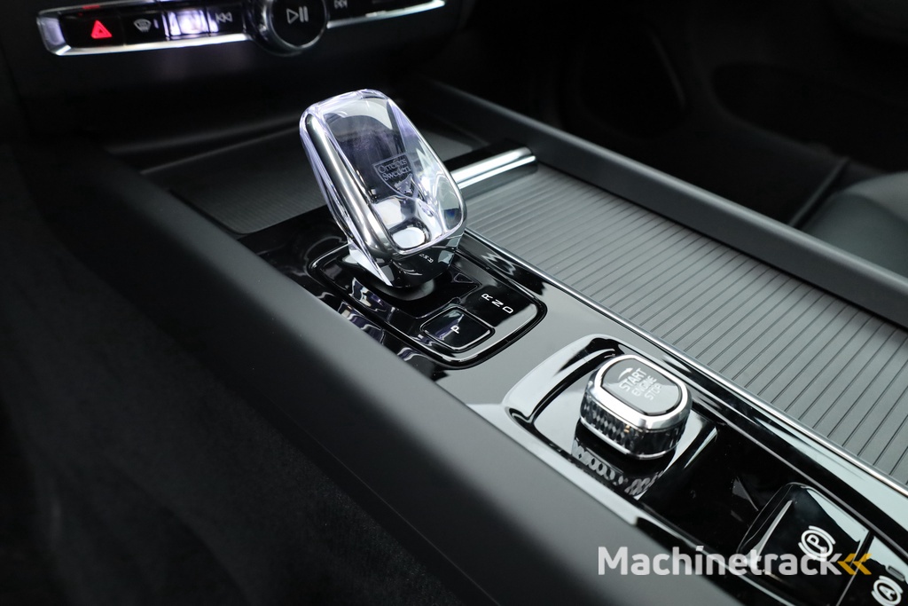 Volvo XC60 T6 Plug-in hybrid Ultra Black Edition | Facelift | Pano | HUD | 360cam | Harman Kardon | Memory seats | Pilot Assist |