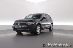 volkswagen-tiguan-1.5-tsi-150pk-navi-apple-carplay-elek.-trekhaak-camera-stoel--stuurverw.-18