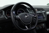 Minituur van Volkswagen Tiguan 1.4 TSI Connected Series | Pano | Elek. Trekhaak | Massage | CarPlay | Stoelverw. | Navi | Cruise Contr.