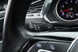 Minituur van Volkswagen Tiguan 1.4 TSI Connected Series | Pano | Elek. Trekhaak | Massage | CarPlay | Stoelverw. | Navi | Cruise Contr.
