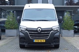Minituur van Renault Master T35 2.3 dCi 135 L2H2 Comfort | Trekhaak | Cruise | 3 pers. | Navi