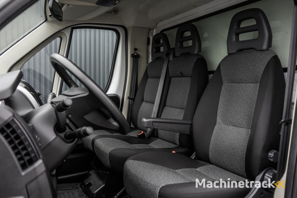 Fiat Ducato **2.3 MultiJet | Bakwagen met Laadklep | Euro 6 | 141 PK | Cruise | Camera | Airco | Navigatie**