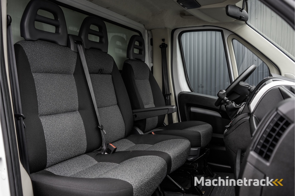 Fiat Ducato **2.3 MultiJet | Bakwagen met Laadklep | Euro 6 | 141 PK | Cruise | Camera | Airco | Navigatie**