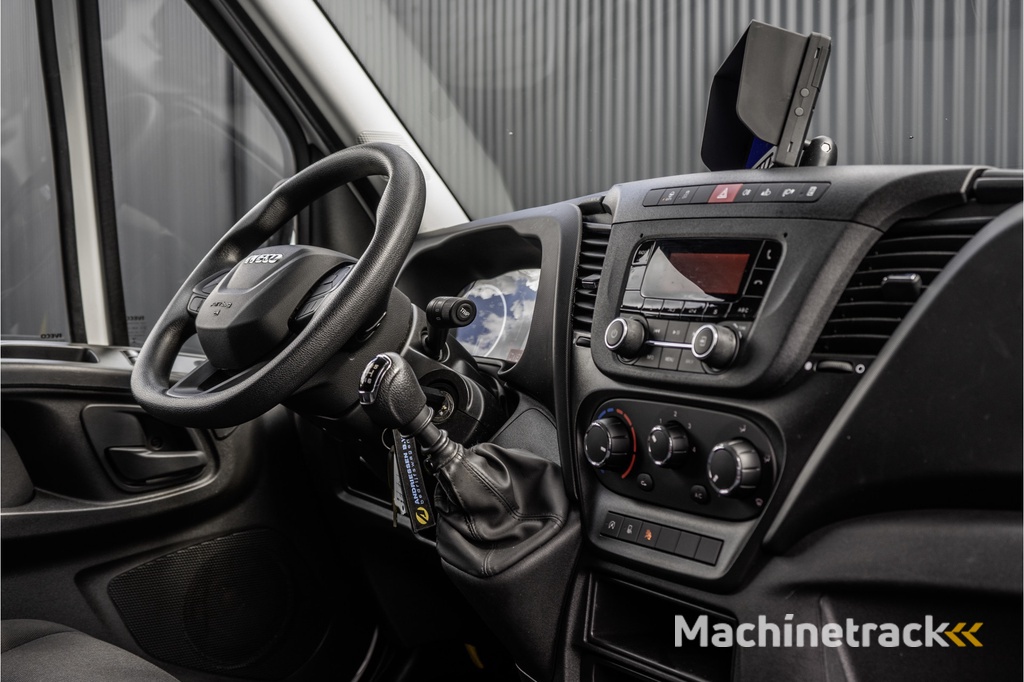 Iveco Daily **35S16V 2.3 L4H2 | Euro 6 | 157 PK | Airco | Camera | 3500 KG Trekgewicht | MF Stuur | 3-Persoons**