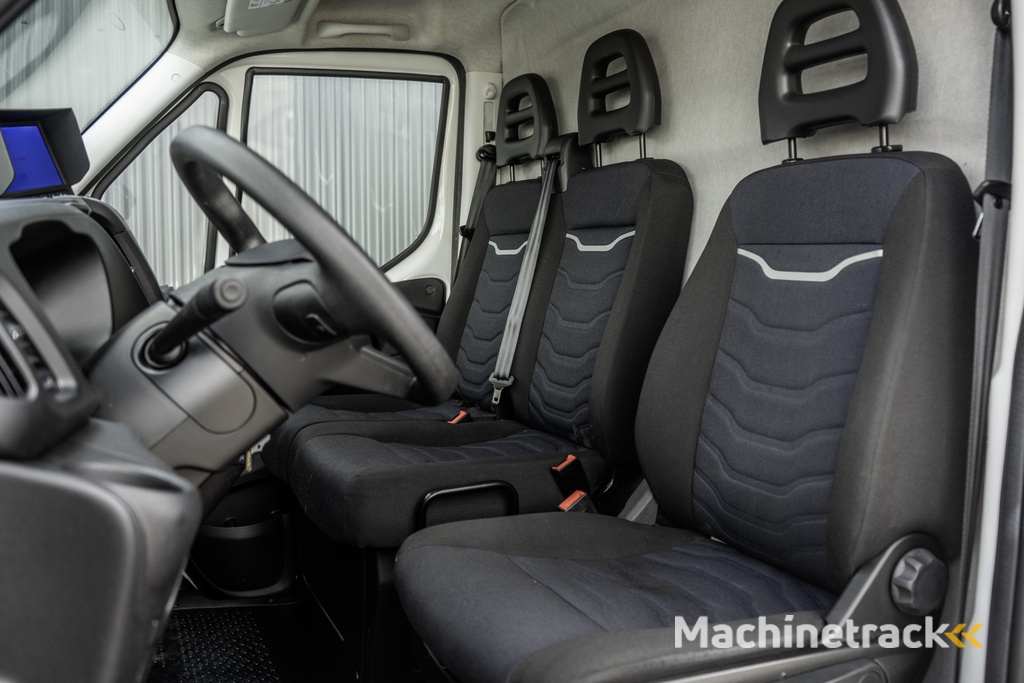 Iveco Daily **35S16V 2.3 L4H2 | Euro 6 | 157 PK | Airco | Camera | 3500 KG Trekgewicht | MF Stuur | 3-Persoons**