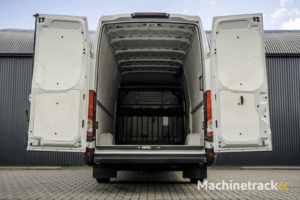 Iveco Daily **35S16V 2.3 L4H2 | Euro 6 | 157 PK | Airco | Camera | 3500 KG Trekgewicht | MF Stuur | 3-Persoons**