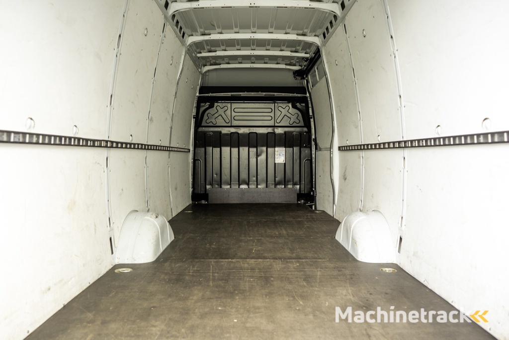 Iveco Daily **35S16V 2.3 L4H2 | Euro 6 | 157 PK | Airco | Camera | 3500 KG Trekgewicht | MF Stuur | 3-Persoons**