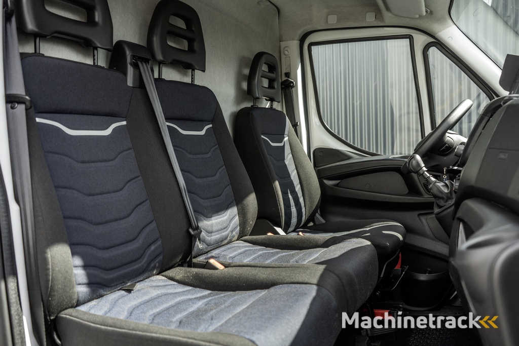 Iveco Daily **35S16V 2.3 L4H2 | Euro 6 | 157 PK | Airco | Camera | 3500 KG Trekgewicht | MF Stuur | 3-Persoons**