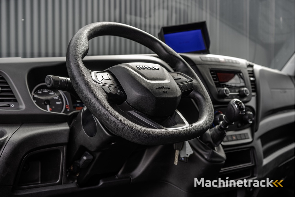 Iveco Daily **35S16V 2.3 L4H2 | Euro 6 | 157 PK | Airco | Camera | 3500 KG Trekgewicht | MF Stuur | 3-Persoons**