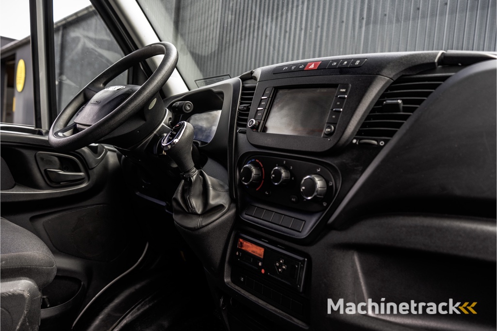 Iveco Daily 50C18 | Glasresteel | Automaat | 180 PK | Camera | Navigatie | Cruise | Airco | Tachograaf | Euro 6