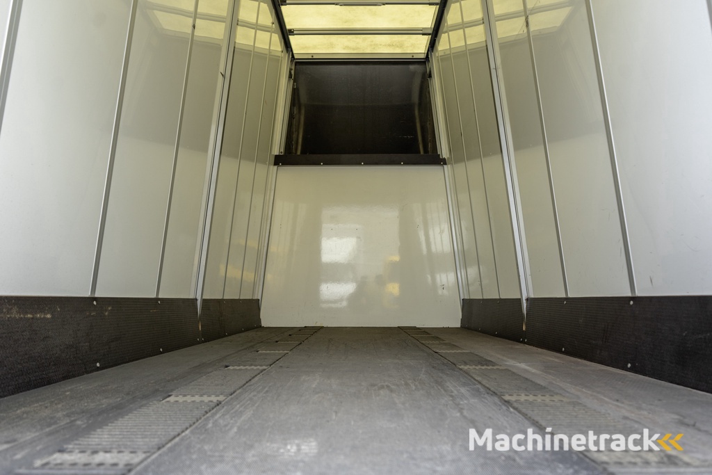 Iveco Daily 50C18 | Glasresteel | Automaat | 180 PK | Camera | Navigatie | Cruise | Airco | Tachograaf | Euro 6