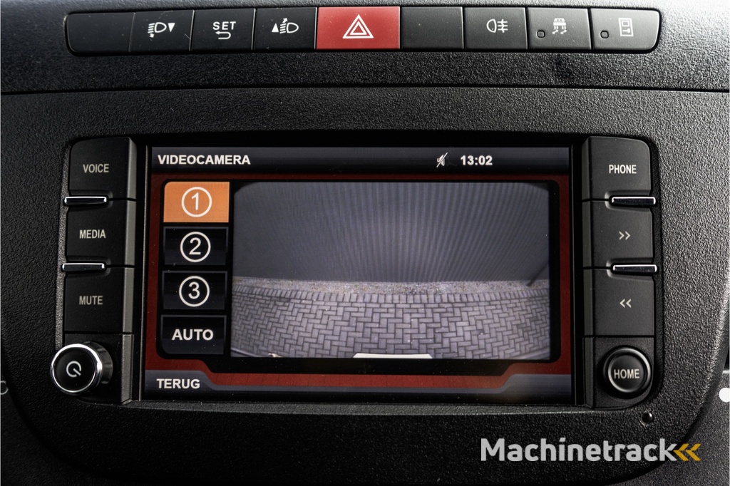 Iveco Daily 50C18 | Glasresteel | Automaat | 180 PK | Camera | Navigatie | Cruise | Airco | Tachograaf | Euro 6