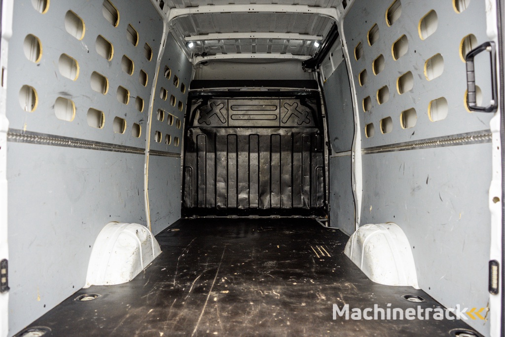 Iveco Daily **35S14V 2.3 L2H2 | Automaat | Euro 6 | Cruise | Climate | 3500 KG Trekgewicht | Trekhaak**