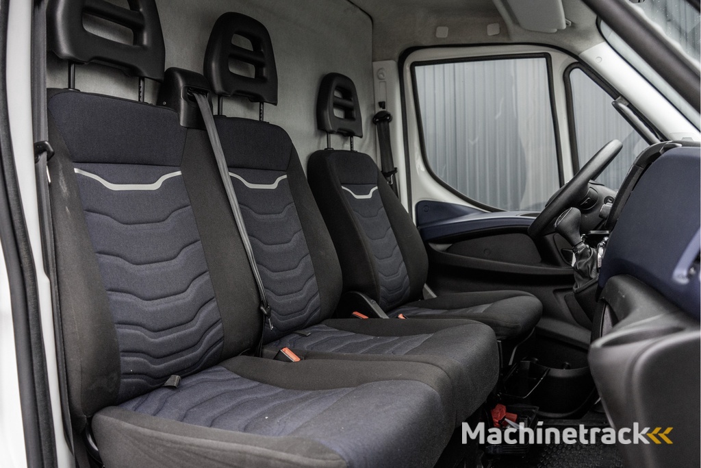 Iveco Daily **35S14V 2.3 L2H2 | Automaat | Euro 6 | Cruise | Climate | 3500 KG Trekgewicht | Trekhaak**