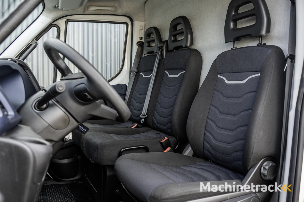 Iveco Daily **35S14V 2.3 L2H2 | Automaat | Euro 6 | Cruise | Climate | 3500 KG Trekgewicht | Trekhaak**