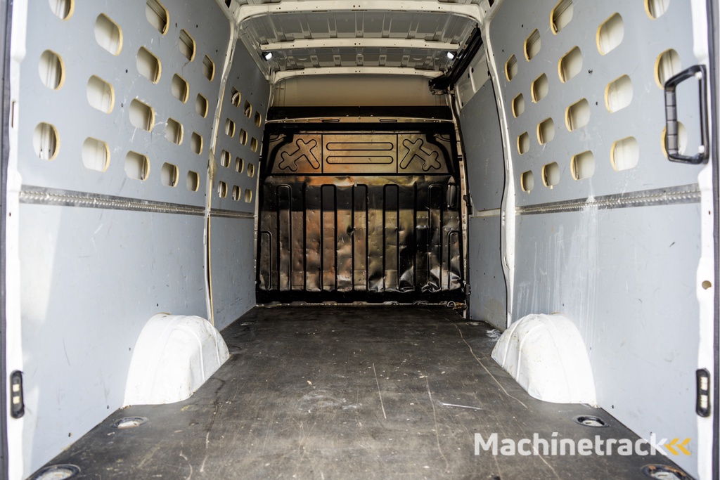 Iveco Daily **35S14V 2.3 L2H2 | Automaat | Euro 6 | Cruise | Climate | 3500 KG Trekgewicht | Trekhaak**