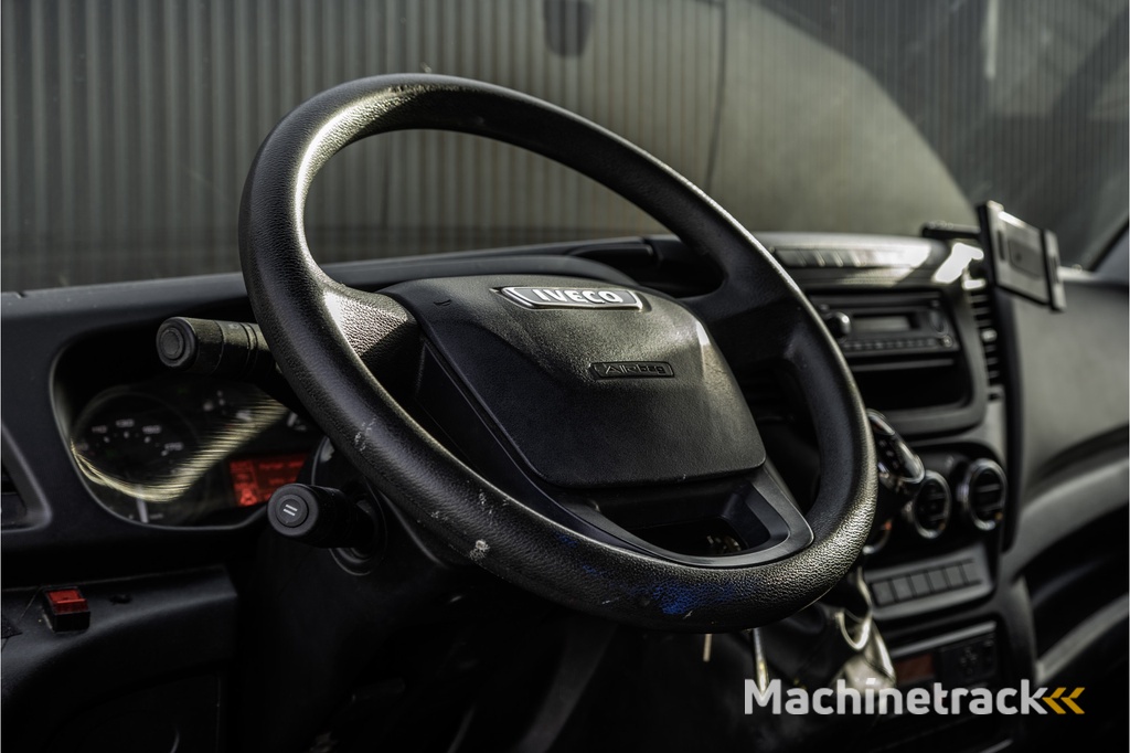 Iveco 70C17 Bakwagen met Laadklep | Luchtvering | Climate | Cruise | Tachograaf | 3.5T Trekgewicht | Sperdifferentieel | Euro 6