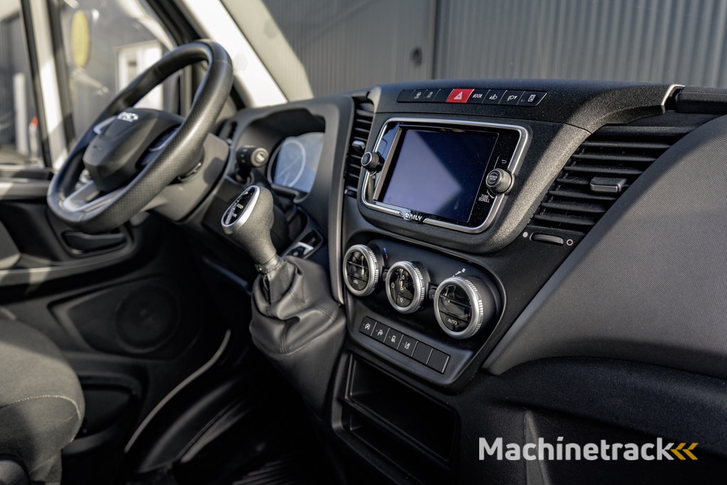 Iveco Daily 35S16V L2H2 | Automaat | Air-Pro Editie | Luchtvering | LED | Camera | Navi | PDC | 3.5T Trekgewicht | Oprijplaat | Cruise | Euro 6