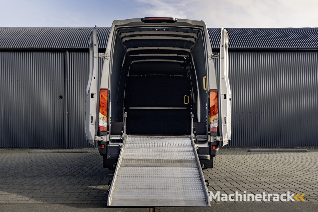 Iveco Daily 35S16V L2H2 | Automaat | Air-Pro Editie | Luchtvering | LED | Camera | Navi | PDC | 3.5T Trekgewicht | Oprijplaat | Cruise | Euro 6