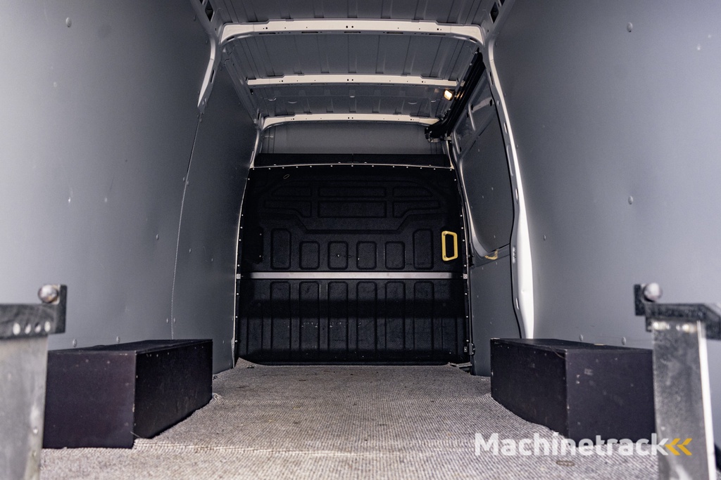 Iveco Daily 35S16V L2H2 | Automaat | Air-Pro Editie | Luchtvering | LED | Camera | Navi | PDC | 3.5T Trekgewicht | Oprijplaat | Cruise | Euro 6