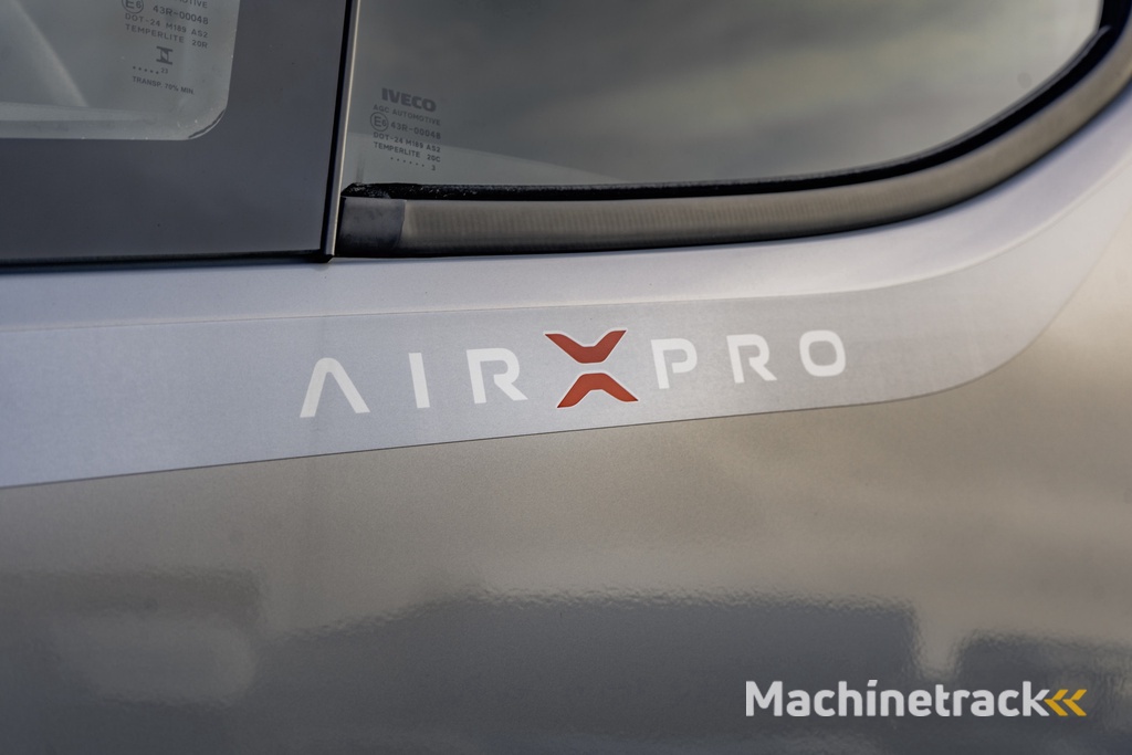 Iveco Daily 35S16V L2H2 | Automaat | Air-Pro Editie | Luchtvering | LED | Camera | Navi | PDC | 3.5T Trekgewicht | Oprijplaat | Cruise | Euro 6