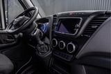 Minituur van Iveco Daily 35C18 | NW Model | Bakwagen met Laadklep | Automaat | LED | Navi | 3.5T Trekhaak | Climate | Cruise | Euro 6