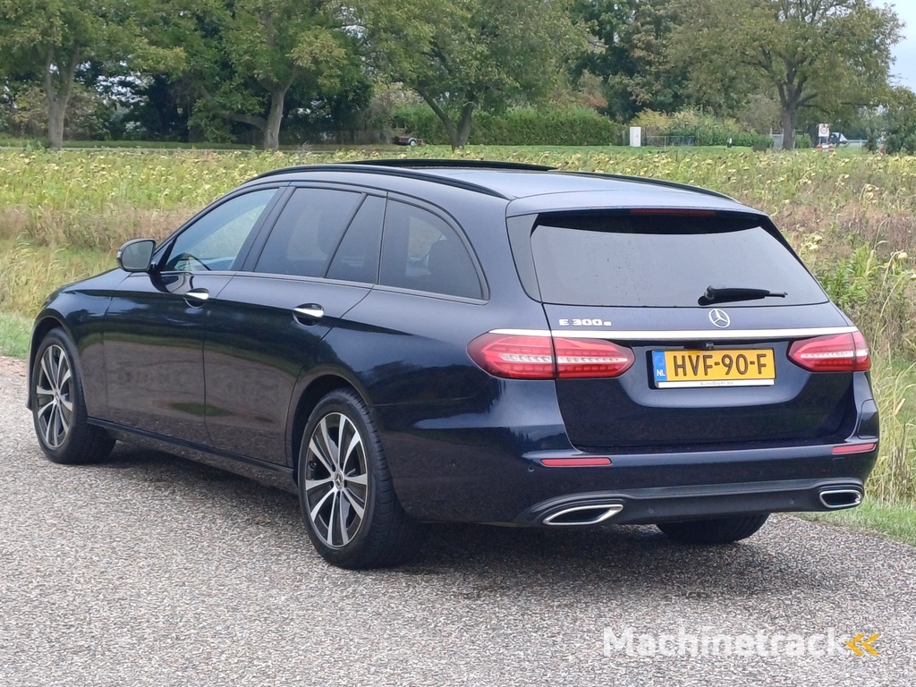 Mercedes-Benz E-klasse Estate 300 e Avantgarde /Pano/Cruise/18"/Sfeer/
