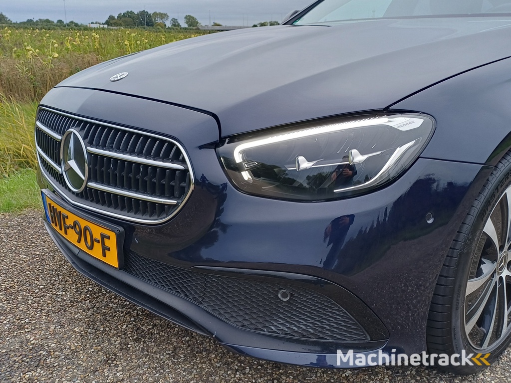 Mercedes-Benz E-klasse Estate 300 e Avantgarde /Pano/Cruise/18"/Sfeer/