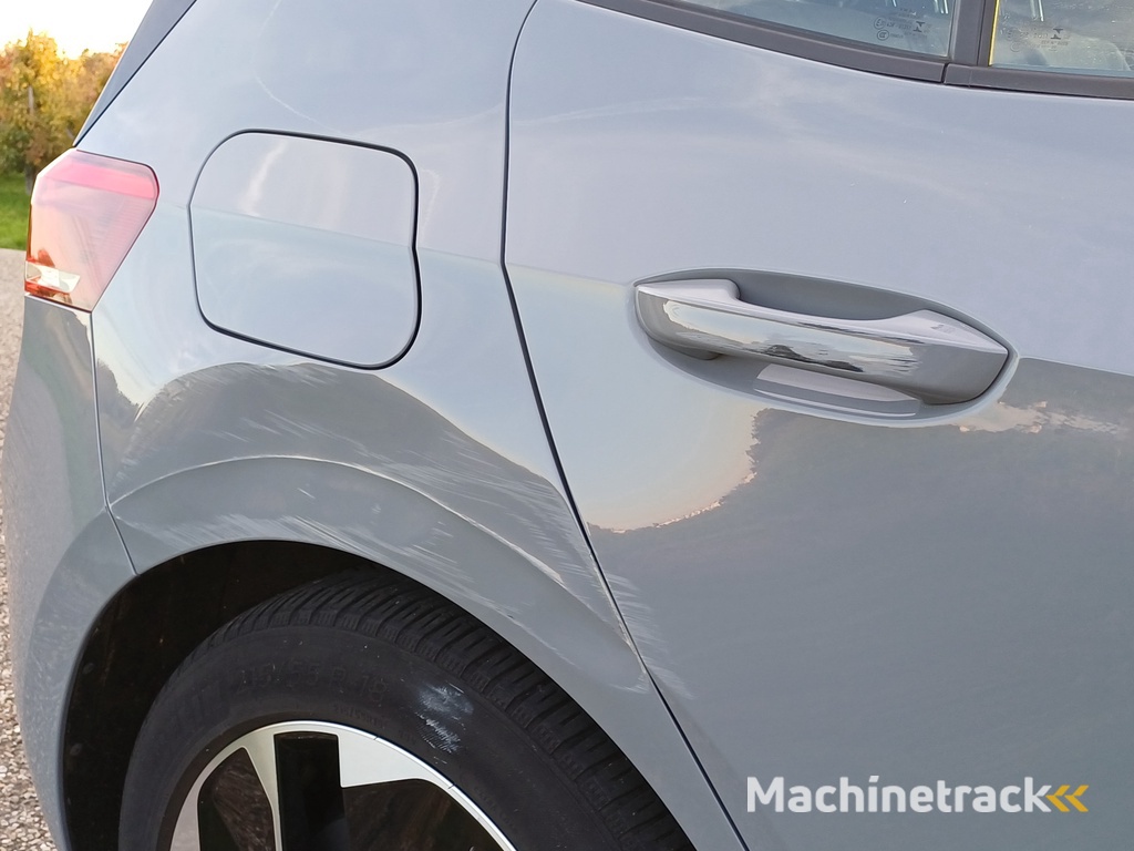 Volkswagen ID.3 First 58 kWh /Lichte rijdbare schade rechts achter/