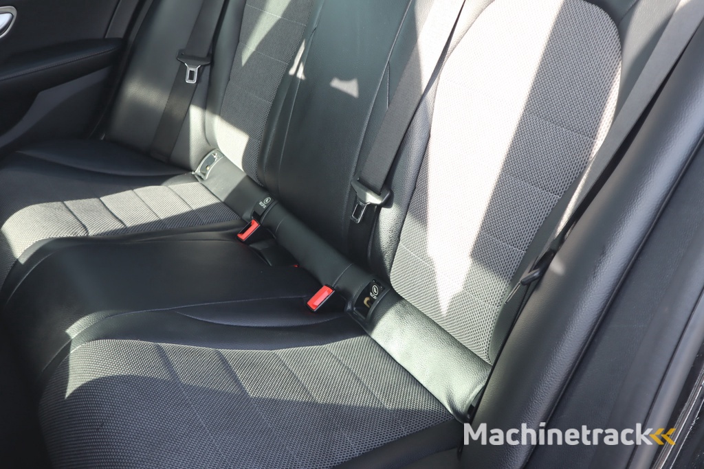 Mercedes-Benz C-klasse 180 Ambition | Cruise | Elektrische voorstoelen | Parkeerassistent |