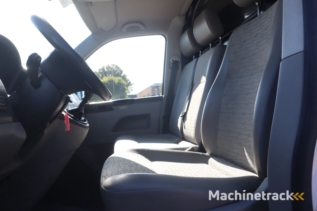 Volkswagen Transporter 2.0 TDI L2H1 BM DC Budgetline | Airco | Cruise | Trekhaak