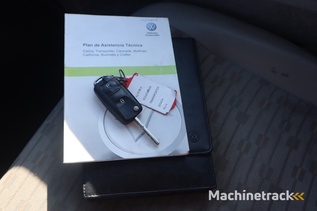 Volkswagen Transporter 2.0 TDI L2H1 BM DC Budgetline | Airco | Cruise | Trekhaak