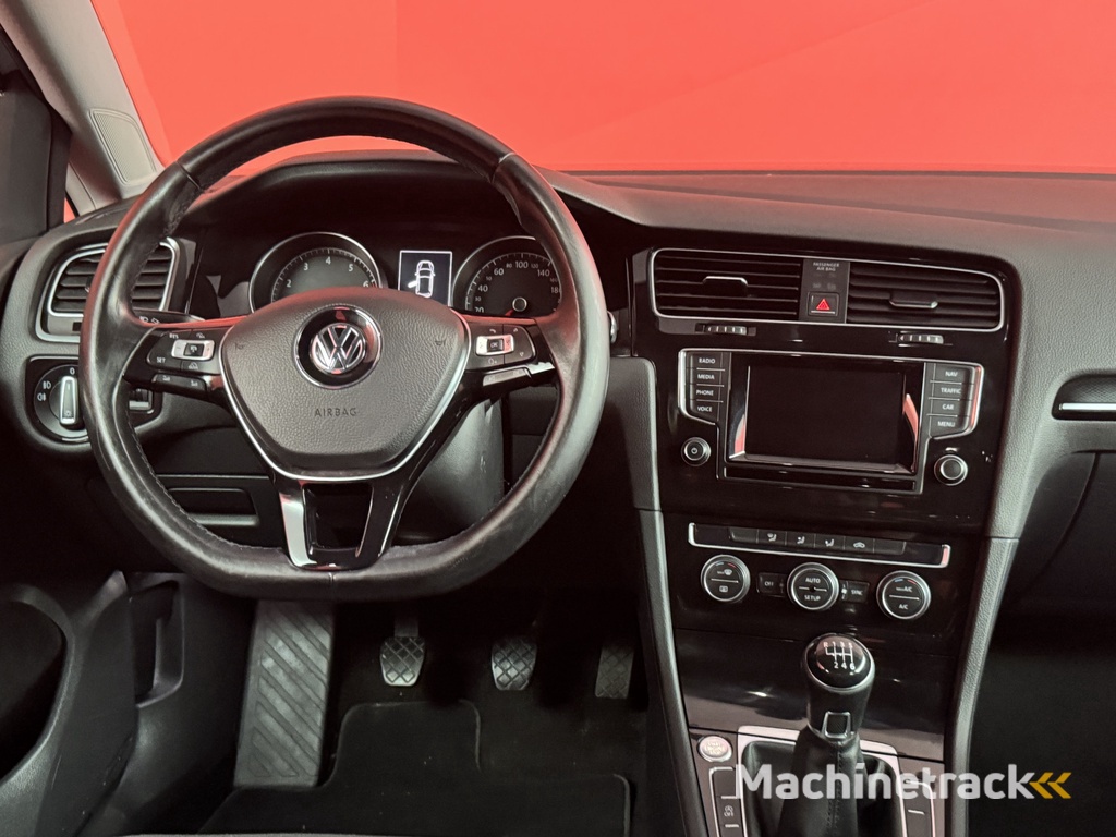 Volkswagen Golf 1.2 TSI Highline | Adaptive cruise | Navi | Sensoren