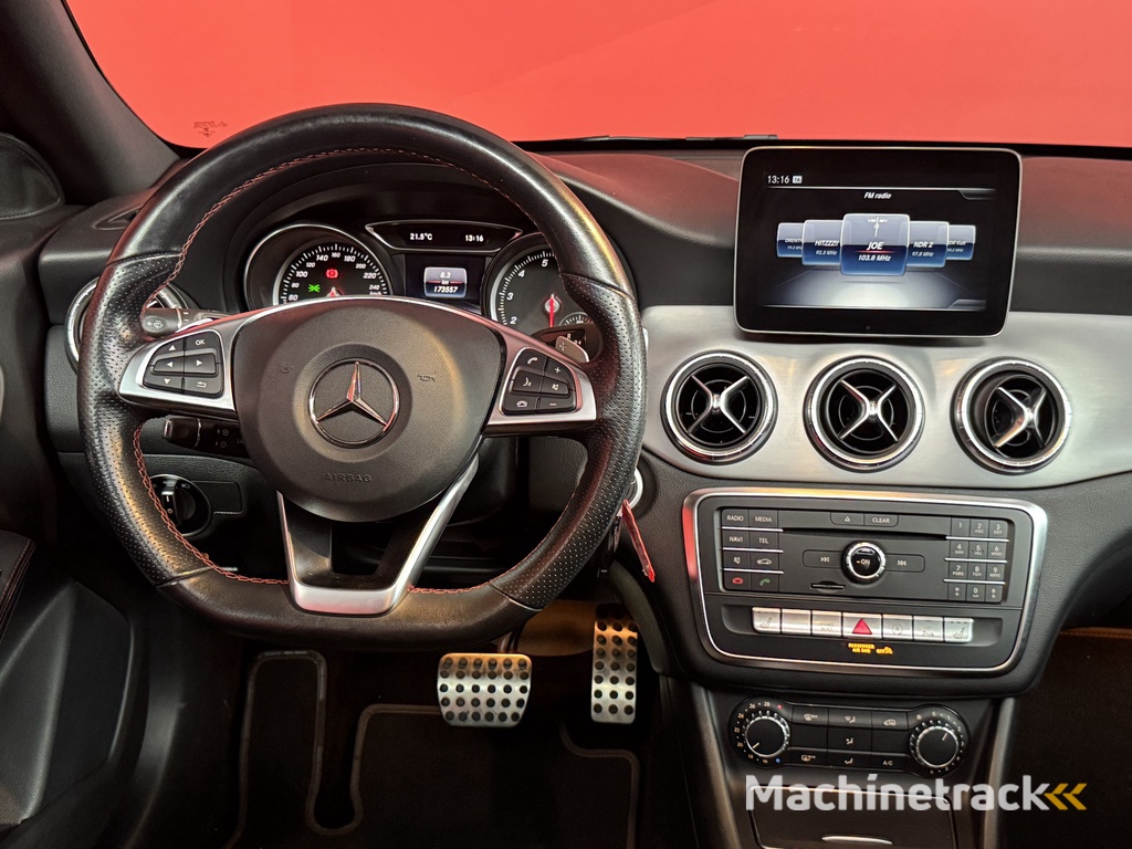 Mercedes-Benz CLA-klasse Shooting Brake 180 Business Solution AMG Night Upgrade | Panorama | Automaat | Stoelverwarming