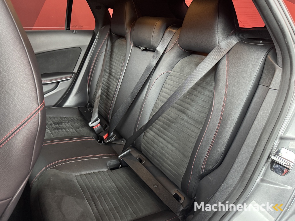 Mercedes-Benz CLA-klasse Shooting Brake 180 Business Solution AMG Night Upgrade | Panorama | Automaat | Stoelverwarming