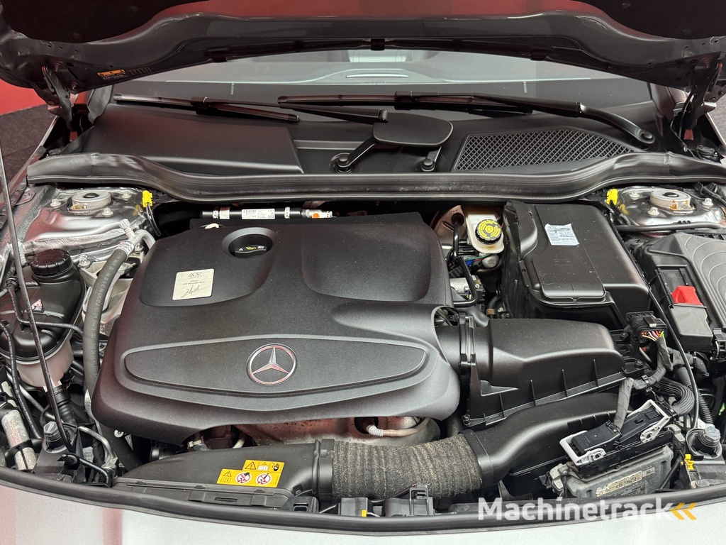 Mercedes-Benz CLA-klasse Shooting Brake 180 Business Solution AMG Night Upgrade | Panorama | Automaat | Stoelverwarming