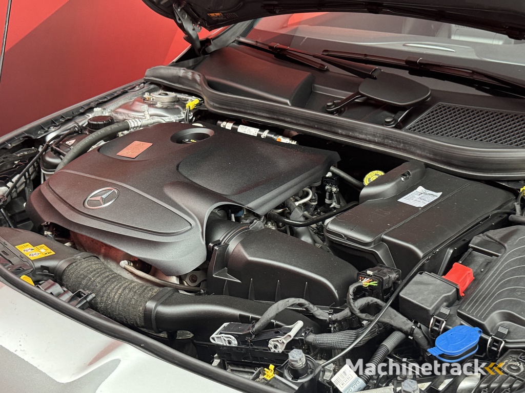 Mercedes-Benz CLA-klasse Shooting Brake 180 Business Solution AMG Night Upgrade | Panorama | Automaat | Stoelverwarming