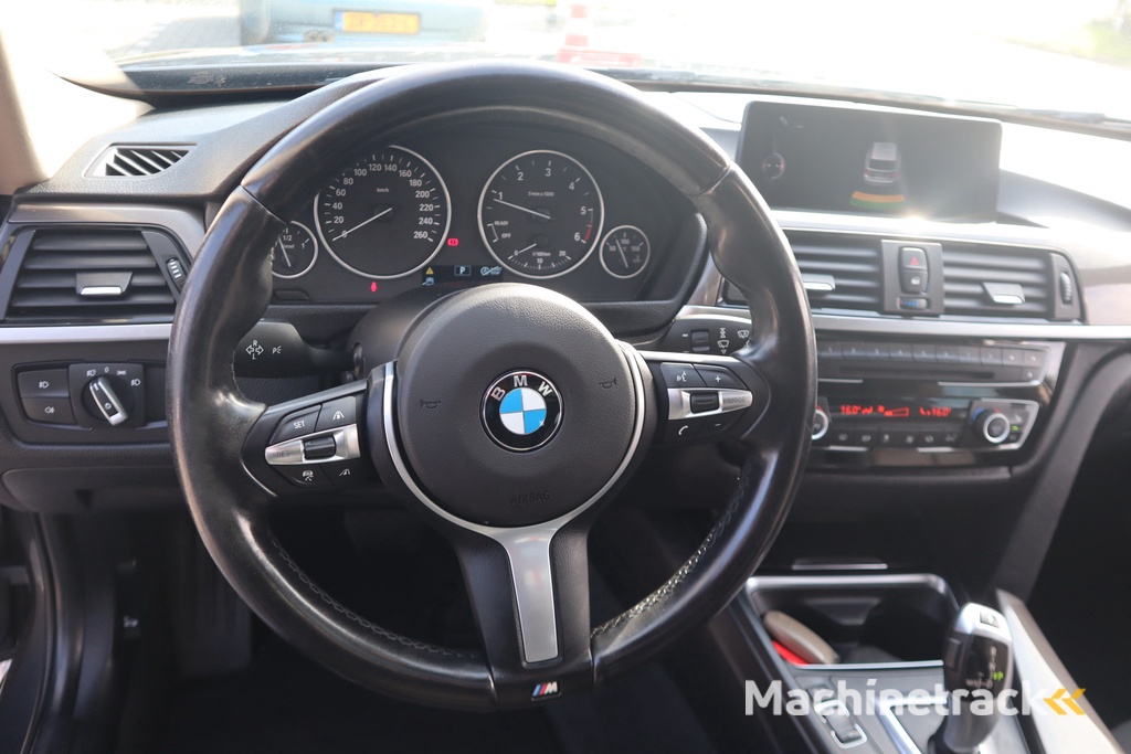 BMW 3-serie Touring 318d High Executive | Pano | Stoelverwarming | Automaat