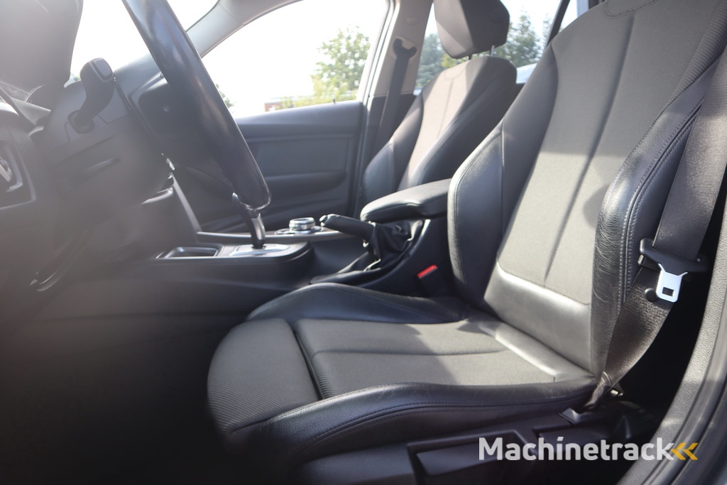 BMW 3-serie Touring 318d High Executive | Pano | Stoelverwarming | Automaat