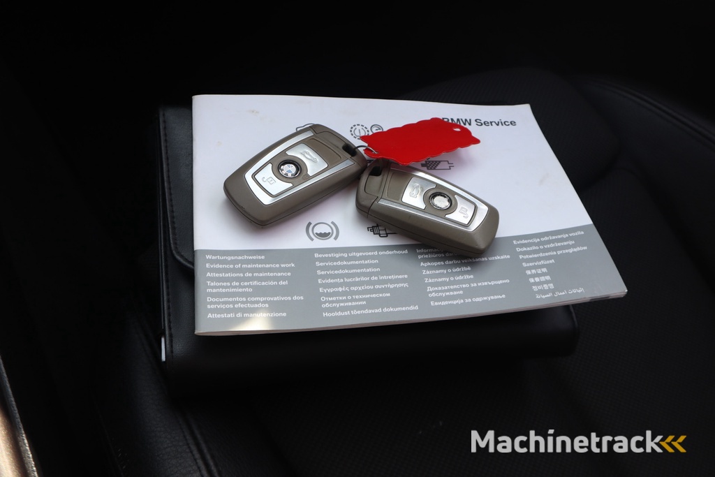 BMW 3-serie Touring 318d High Executive | Pano | Stoelverwarming | Automaat